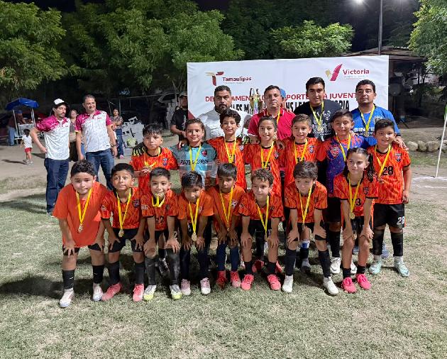 Premia Deportes de Victoria a los
campeones de la Mini Champions